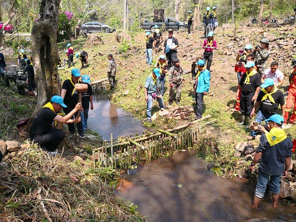 Mayor Helps Build Check Dam To Retain Water in Forest - Chiang Mai ...